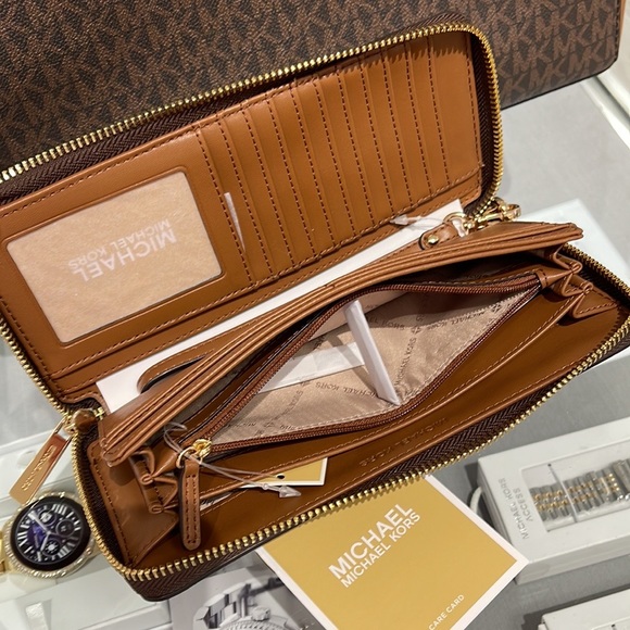 Michael Kors Jet Set Travel Large Travel CONTINENTAL wallet-wristlet-phoneholder - Picture 10 of 16